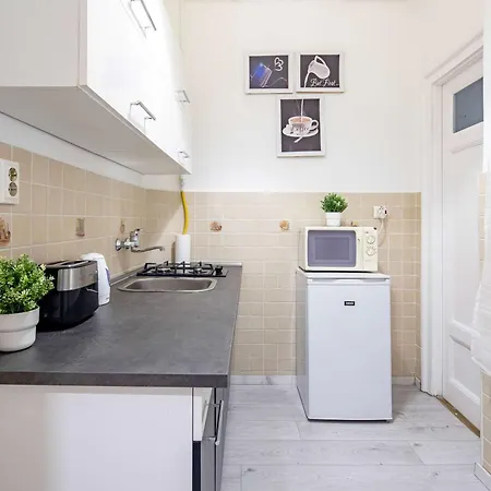 - Balcony - - Quiet *