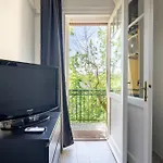 - Balcony - - Quiet *