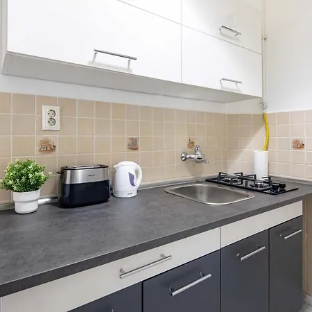 - Balcony - - Quiet *