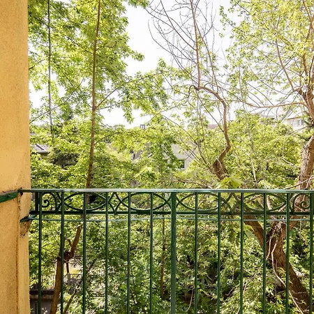- Balcony - - Quiet