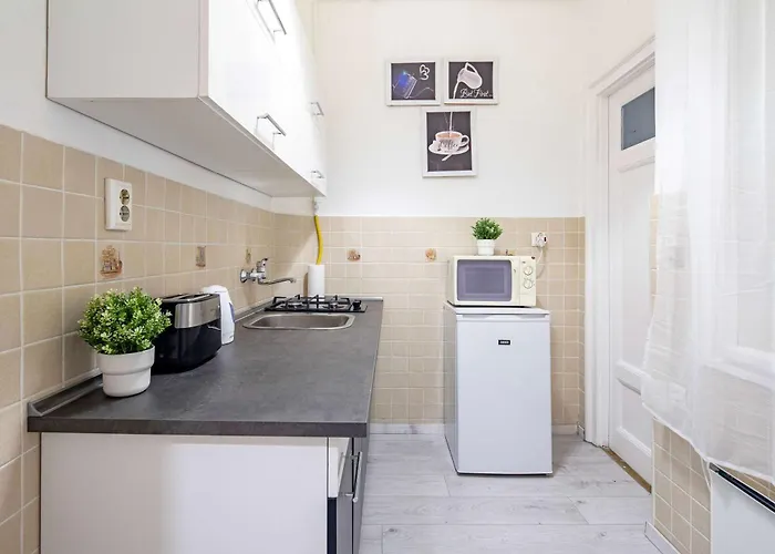 - Balcony - - Quiet *