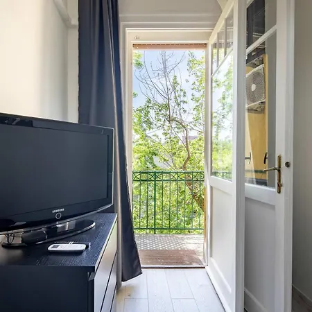 - Balcony - - Quiet *