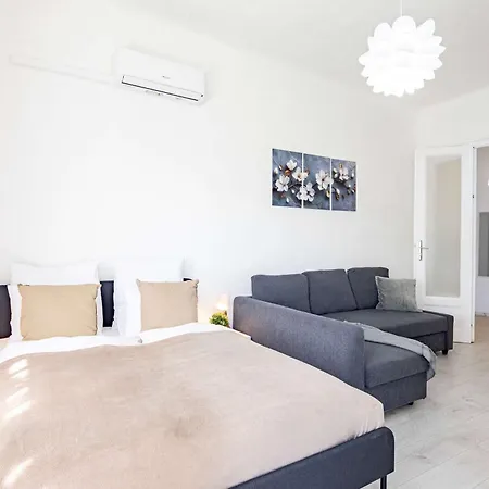 - Balcony - - Quiet Budapest